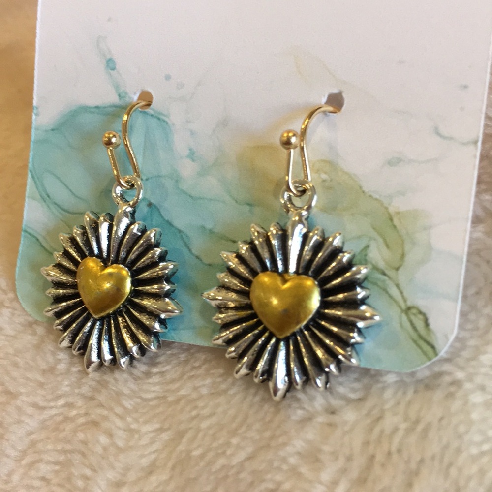 Heart Burst Fashion Pierced Earrings Gold Silver Alloys NWT 1”x.75” artistic cre - Picture 4 of 12